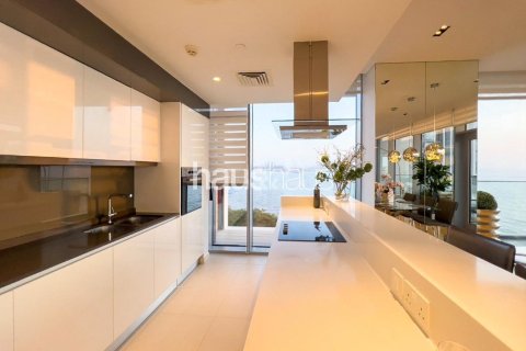 Apartment in Bluewaters Residences, Bluewaters, Dubai 4 bedrooms, 228 sq.m. № 44616 - photo 3