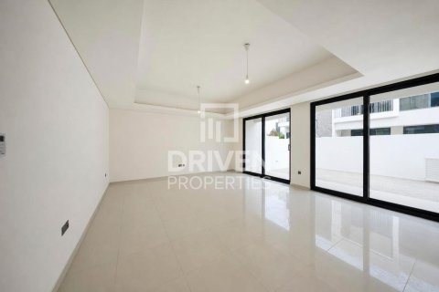 Вилла в Дубае, 4 спальни, 174.75м², № 138854