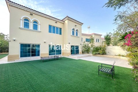 Вилла в Legacy, Jumeirah Park, Дубай, 4 спальни, 328м², № 44685