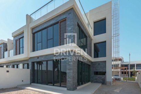 Снять в аренду таунхаус в Silver Springs, DAMAC Hills (Akoya by DAMAC), Дубай: 6 спален, 291.07м², № 136760 - фото 2