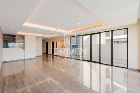 Снять в аренду таунхаус в Silver Springs, DAMAC Hills (Akoya by DAMAC), Дубай: 6 спален, 291.07м², № 136760 - фото 4