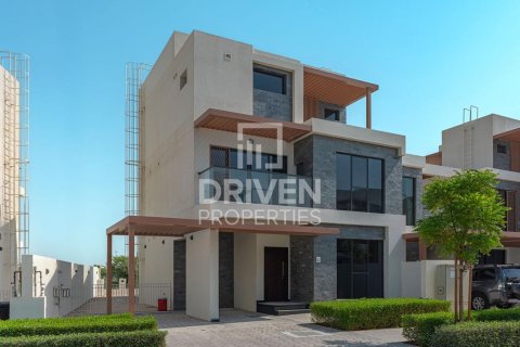 Снять в аренду таунхаус в Silver Springs, DAMAC Hills (Akoya by DAMAC), Дубай: 6 спален, 291.07м², № 136760 - фото 3