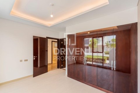 Снять в аренду таунхаус в Silver Springs, DAMAC Hills (Akoya by DAMAC), Дубай: 6 спален, 291.07м², № 136760 - фото 12