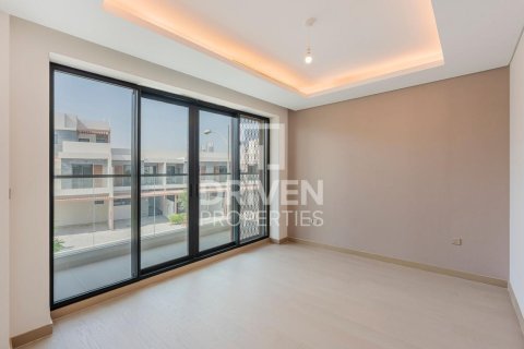 Снять в аренду таунхаус в Silver Springs, DAMAC Hills (Akoya by DAMAC), Дубай: 6 спален, 291.07м², № 136760 - фото 9