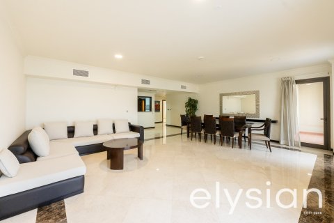 Apartment in Murjan, Jumeirah Beach Residence, Dubai 3 bedrooms, 198 sq.m. № 37985 - photo 2