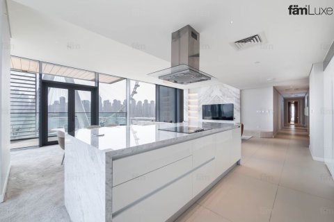 Apartment in Dubai 4 bedrooms, 196.1 sq.m. № 141353 - photo 5