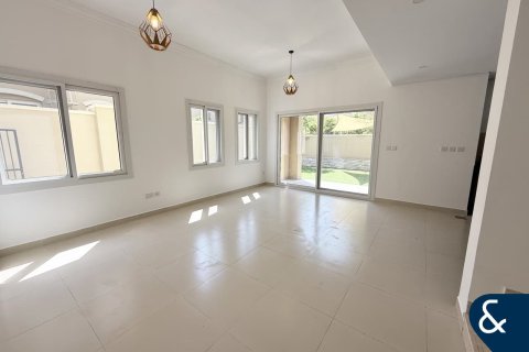 فيلا في Dubai Land, دبي 3 غرف نوم, 213 م² رقم 78891 - صورة 2