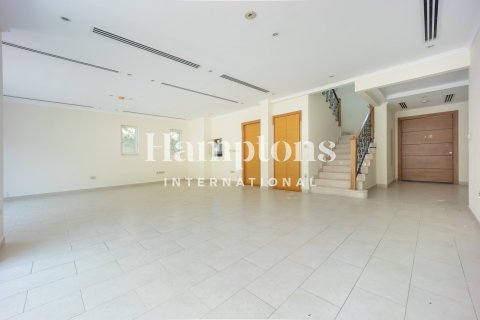 Villa in Jumeirah Park Homes, Jumeirah Park, Dubai 4 bedrooms, 510.00030880 sq.m. № 135089 - photo 20