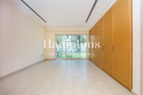 Villa in Jumeirah Park Homes, Jumeirah Park, Dubai 4 bedrooms, 510.00030880 sq.m. № 135089 - photo 23