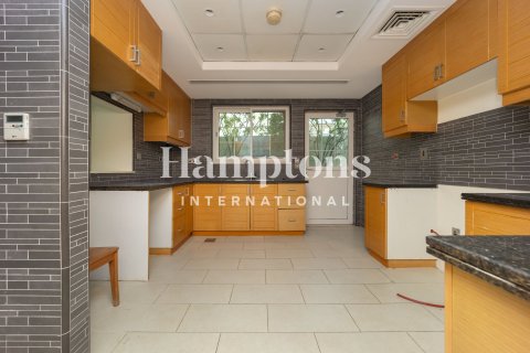 Villa in Jumeirah Park Homes, Jumeirah Park, Dubai 4 bedrooms, 510.00030880 sq.m. № 135089 - photo 10