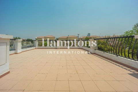 Villa in Jumeirah Park Homes, Jumeirah Park, Dubai 4 bedrooms, 510.00030880 sq.m. № 135089 - photo 26