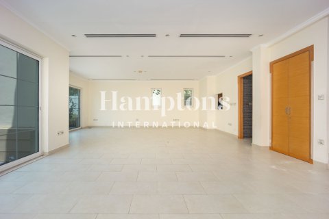 Villa in Jumeirah Park Homes, Jumeirah Park, Dubai 4 bedrooms, 510.00030880 sq.m. № 135089 - photo 16