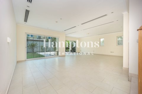 Villa in Jumeirah Park Homes, Jumeirah Park, Dubai 4 bedrooms, 510.00030880 sq.m. № 135089 - photo 8