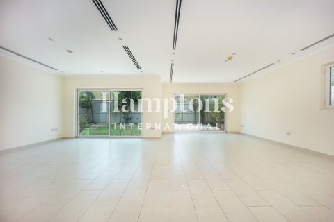 Villa in Jumeirah Park Homes, Jumeirah Park, Dubai 4 bedrooms, 510.00030880 sq.m. № 135089 - photo 24