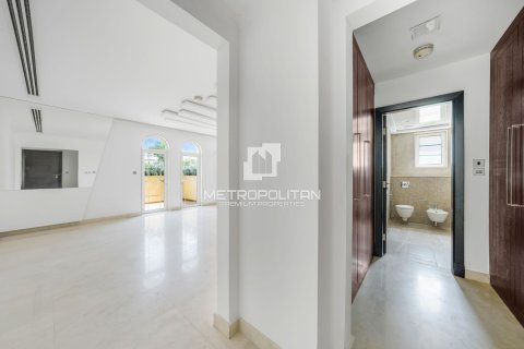 Снять в аренду виллу в Jumeirah Park, Дубай: 4 спальни, 660м², № 73195 - фото 17