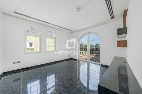 Снять в аренду виллу в Jumeirah Park, Дубай: 4 спальни, 660м², № 73195 - фото 13