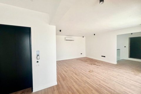 Снять в аренду виллу в Аль-Барше, Дубай: 6 спален, 1005.64м², № 52588 - фото 4