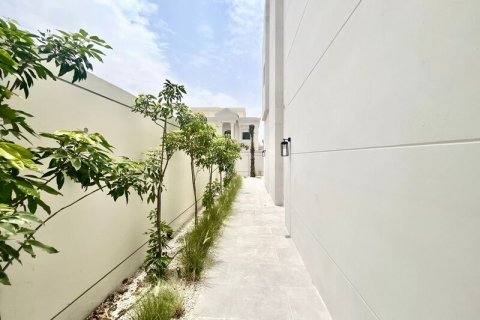Снять в аренду виллу в Аль-Барше, Дубай: 6 спален, 1005.64м², № 52588 - фото 13