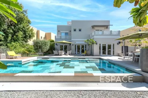 Villa in Meadows, Dubai 5 bedrooms, 391 sq.m. № 122411