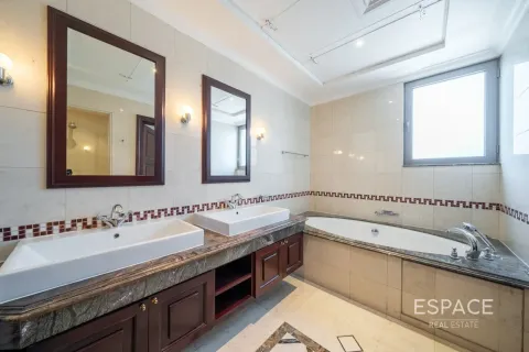 Villa à Palm Jumeirah, Dubai, 6 chambres, 725 m², № 122413 - photo 11