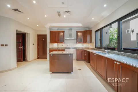Villa à Palm Jumeirah, Dubai, 6 chambres, 725 m², № 122413 - photo 7