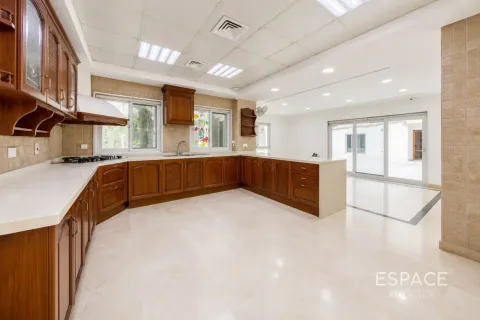 Villa in Green Community West, Green Community, Dubai 6 bedrooms, 657 sq.m. № 122297 - photo 8