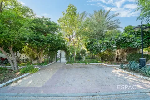 Villa in Green Community West, Green Community, Dubai 5 bedrooms, 548 sq.m. № 122308 - photo 2