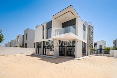 Снять в аренду виллу в Murooj Al Furjan, Al Furjan, Дубай: 5 спален, 373.56м², № 129250 - фото 2