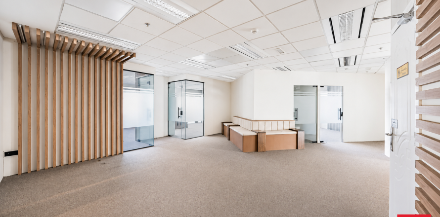 Oficina en Sheikh Zayed Road, Dubai, 210.9 m², № 109183