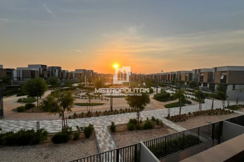 Снять в аренду виллу в Мудоне, Дубай: 4 спальни, 241м², № 73940 - фото 27
