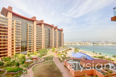 Apartment in Tiara Residences, Palm Jumeirah, Dubai 3 bedrooms, 15842 sq.m. № 37941