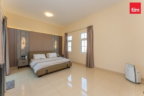 Villa in Dubai 4 bedrooms, 635.9 sq.m. № 121987 - photo 4