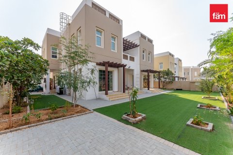 Villa in Dubai 4 bedrooms, 635.9 sq.m. № 121987 - photo 8