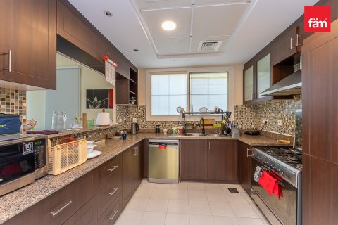Villa in Dubai 4 bedrooms, 635.9 sq.m. № 121987 - photo 18