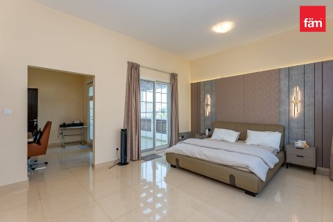 Villa in Dubai 4 bedrooms, 635.9 sq.m. № 121987 - photo 6