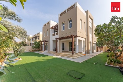 Villa in Dubai 4 bedrooms, 635.9 sq.m. № 121987 - photo 7