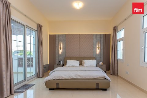 Villa in Dubai 4 bedrooms, 635.9 sq.m. № 121987 - photo 2