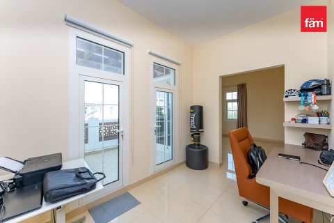 Villa in Dubai 4 bedrooms, 635.9 sq.m. № 121987 - photo 11