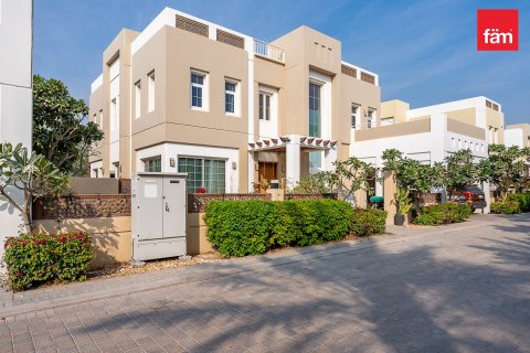Villa in Dubai 4 bedrooms, 635.9 sq.m. № 121987