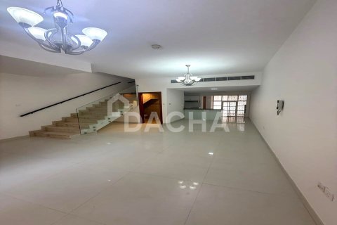 Купить виллу в District 15, Джумейра Вилладж Серкл, Дубай: 3 спальни, 129м², № 123171 - фото 3