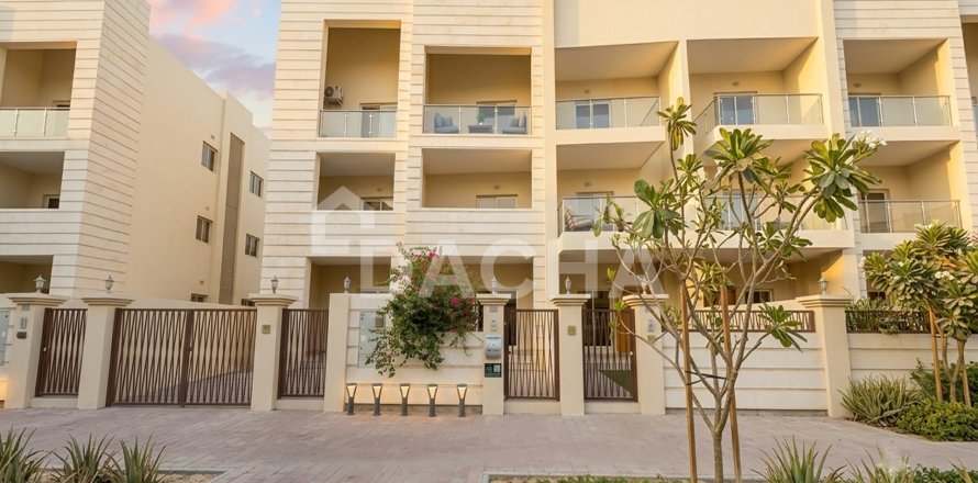 Вилла в District 15, Джумейра Вилладж Серкл, Дубай, 3 спальни, 129м², № 123171