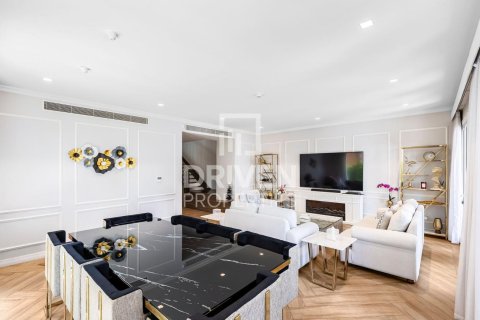 Villa à Jumeirah, Dubai, 4 chambres, 450.21 m², № 140016 - photo 2