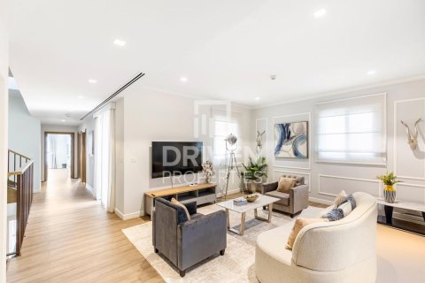 Villa à Jumeirah, Dubai, 4 chambres, 450.21 m², № 140016 - photo 7