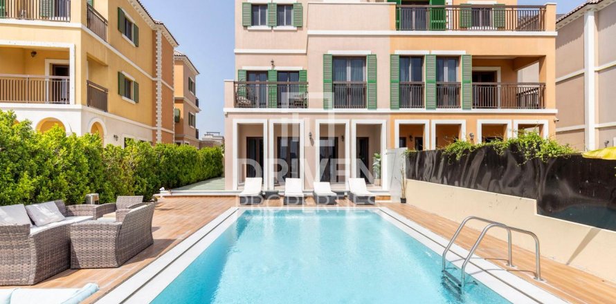 Villa à Jumeirah, Dubai, 4 chambres, 450.21 m², № 140016