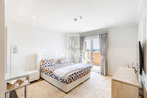Villa à Jumeirah, Dubai, 4 chambres, 450.21 m², № 140016 - photo 10