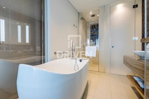 Снять в аренду квартиру в DAMAC Towers by Paramount, Бизнес-Бэй, Дубай: 3 спальни, 162.21м², № 138810 - фото 13