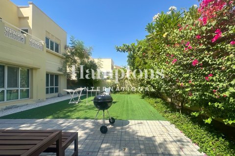 Villa in Meadows 1, Meadows, Dubai 5 bedrooms, 540.04513900 sq.m. № 110040 - photo 6