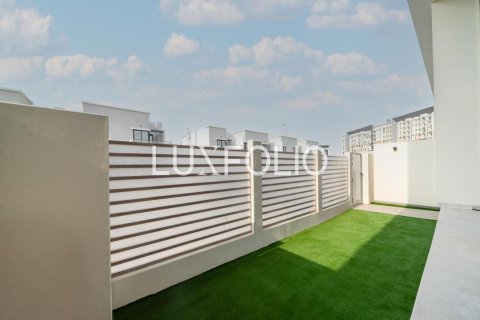 Снять в аренду таунхаус в Dubai Land, Дубай: 3 спальни, 142м², № 46333 - фото 3