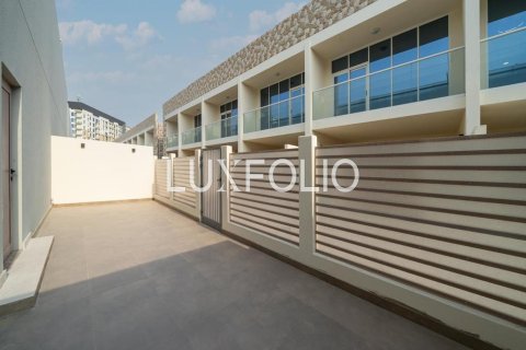 Снять в аренду таунхаус в Dubai Land, Дубай: 3 спальни, 142м², № 46333 - фото 10
