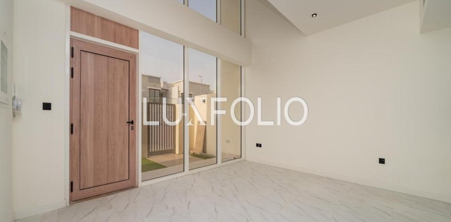 Таунхаус в Dubai Land, Дубай, 3 спальни, 142м², № 46333